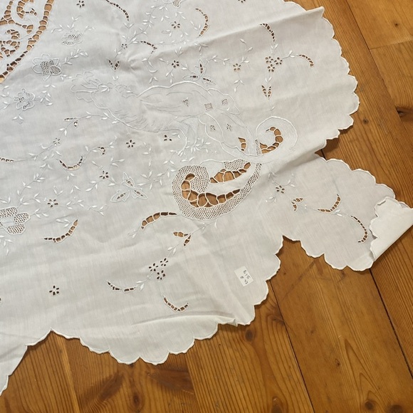 Vintage Square Embroidered & Lace table cloth - Picture 3 of 5